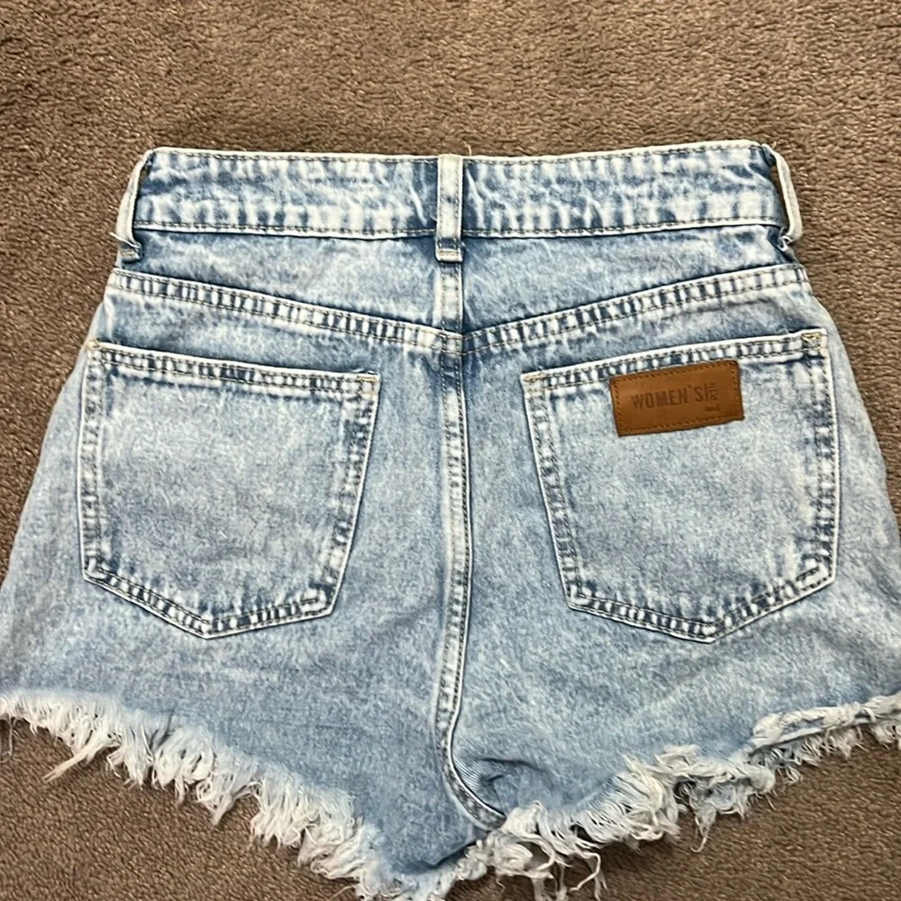 Jean Shorts Womens Letter Patched Distressed Detail Raw Hem Denim Shorts - Picture 5 of 8